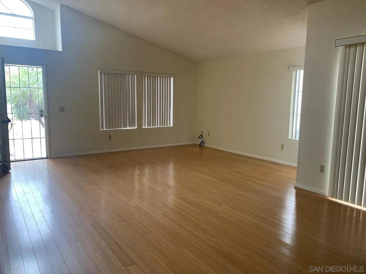1931 Rue Michelle - Photo 3 of 14