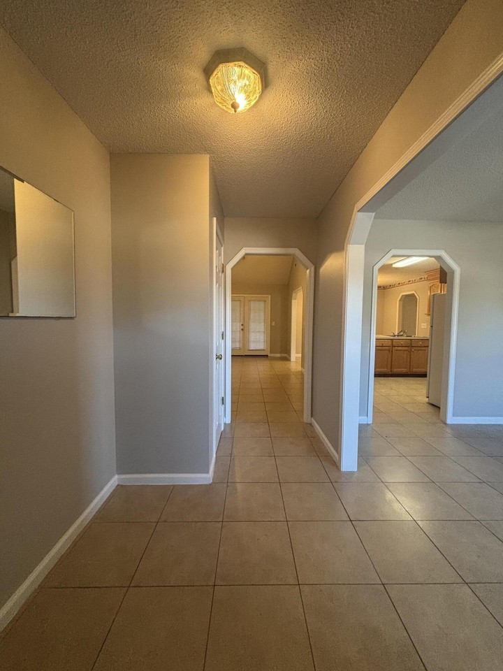3335 Oleander Dr - Photo 3 of 46