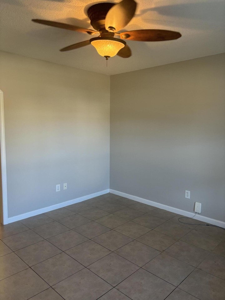 3335 Oleander Dr - Photo 4 of 46