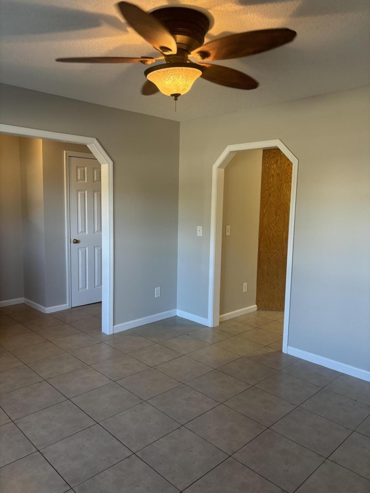 3335 Oleander Dr - Photo 5 of 46
