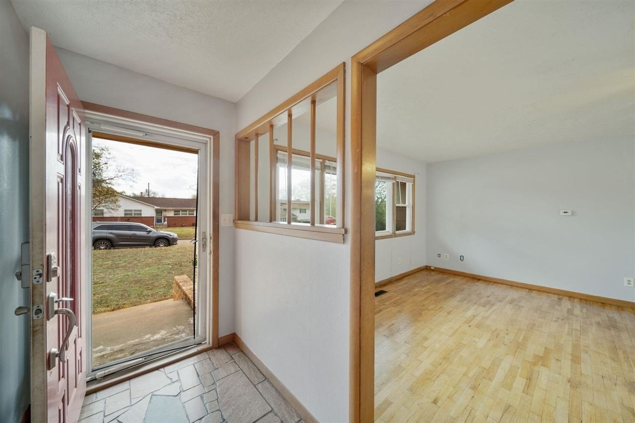 1008 W Liberty Ave - Photo 2 of 16