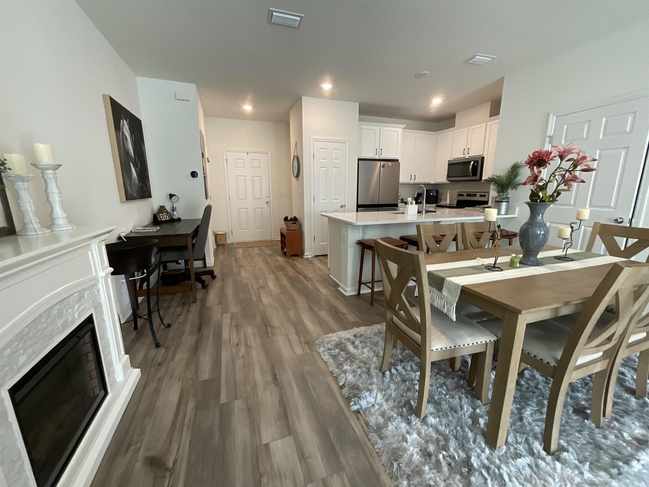 17 Beach Palm Ct - Photo 4 of 20