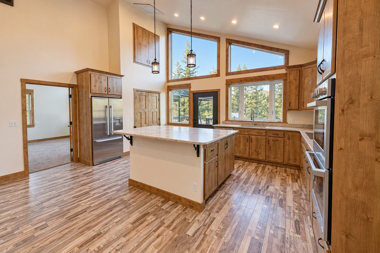 3633 Summit Dr - Photo 6 of 37