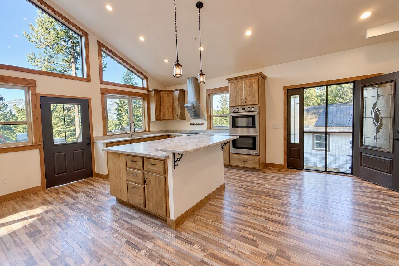 3633 Summit Dr - Photo 7 of 37
