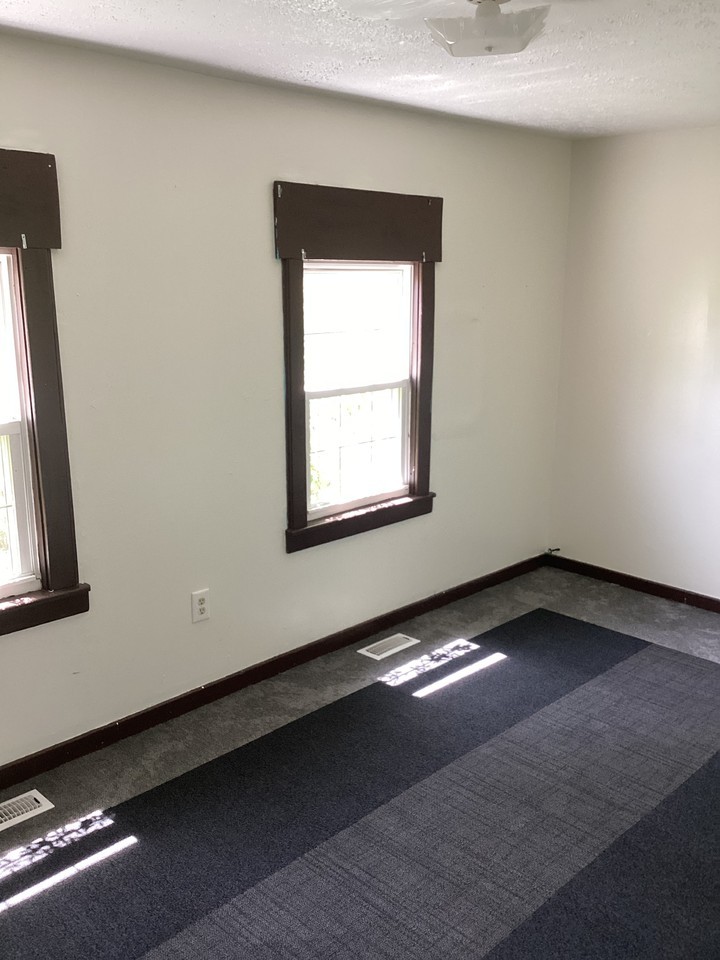 1805 Whitney St - Photo 6 of 12