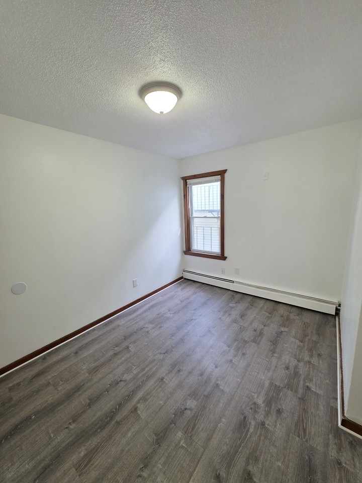 87 Manville Rd - Photo 4 of 8