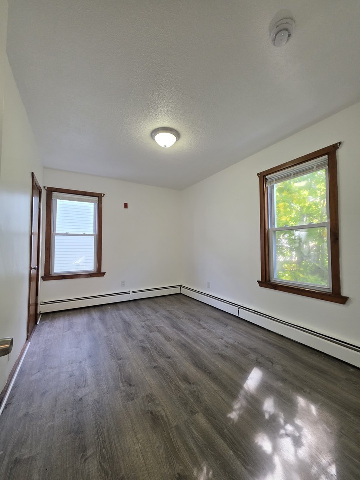 87 Manville Rd - Photo 6 of 8