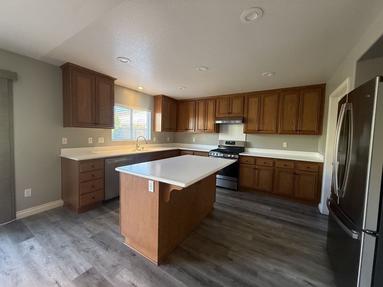 1038 Honda Way - Photo 6 of 23