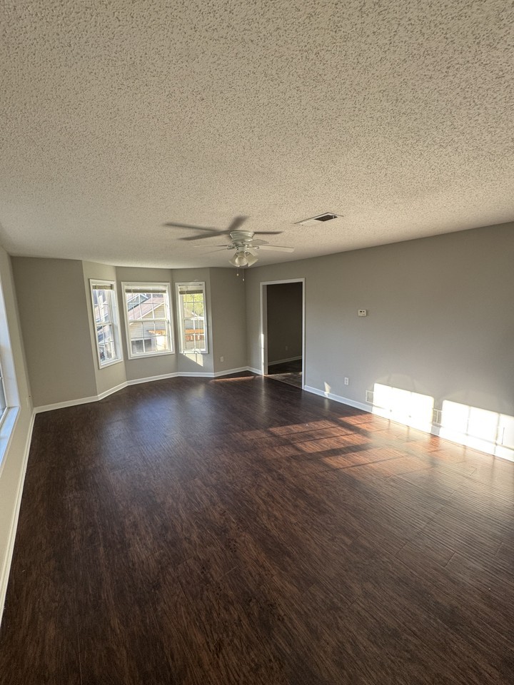330 Lambert Overlook Cir - Photo 4 of 11