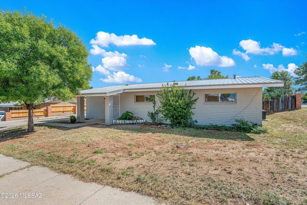 102 E Avenue H - Photo 2 of 39