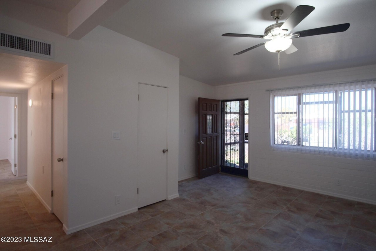 6808 E 38th St - Photo 2 of 31