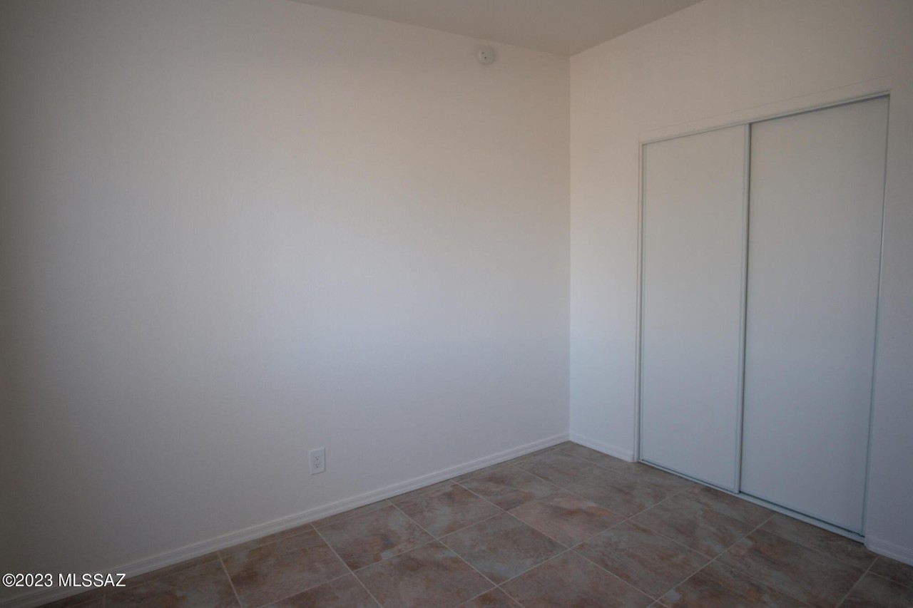6808 E 38th St - Photo 5 of 31