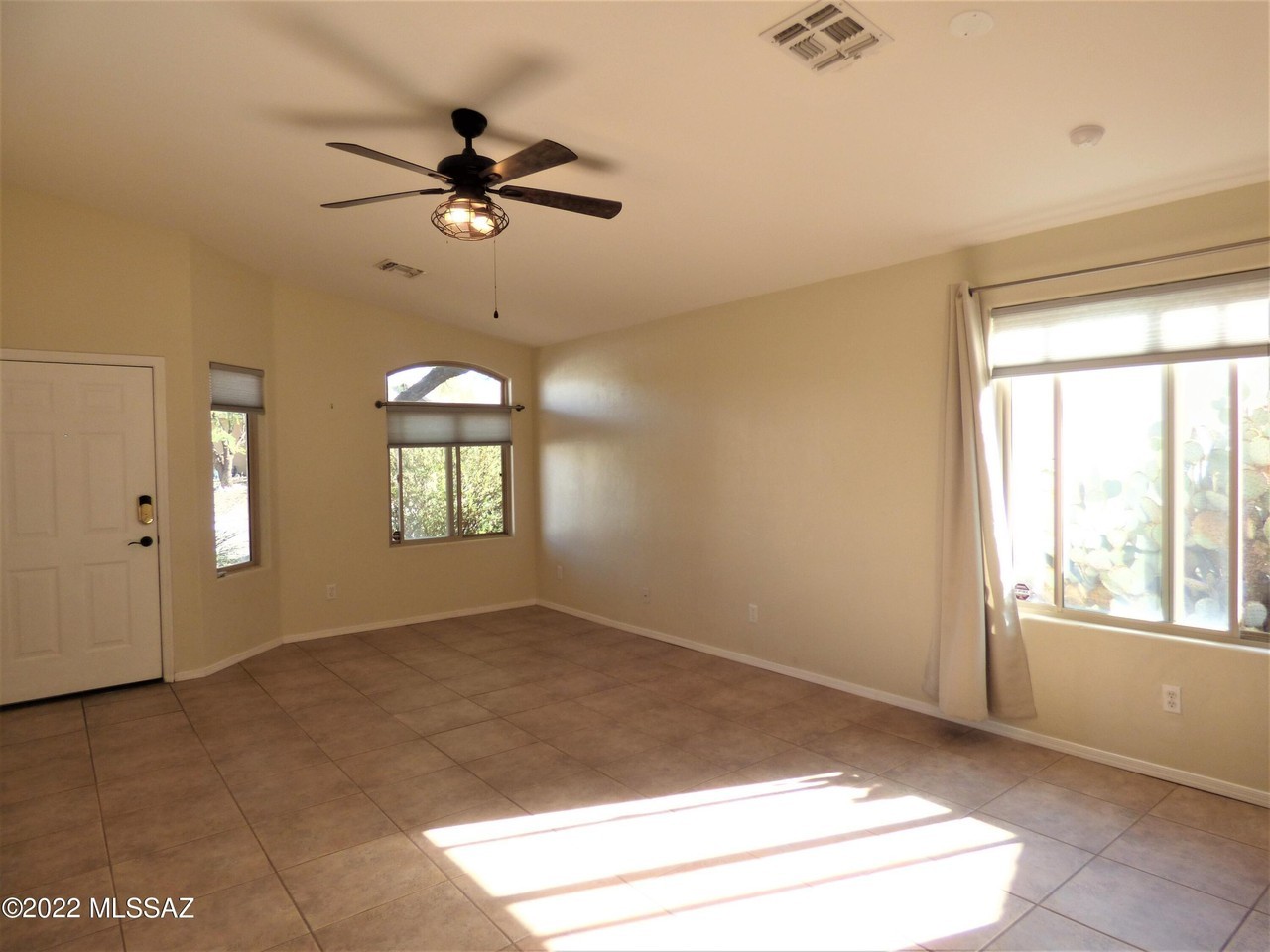 8276 S Lost Mountain Rd - Photo 3 of 30