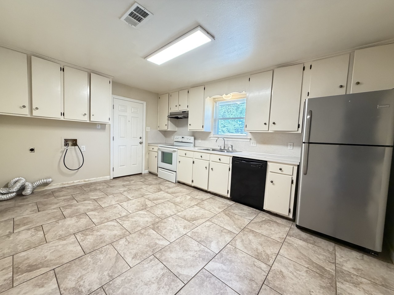4680 Lane Ave - Photo 3 of 12