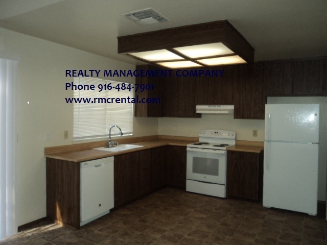 1 Corkwood Ct - Photo 6 of 16