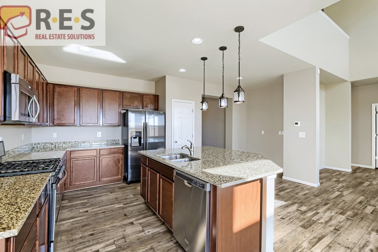 1626 Bellflower Dr - Photo 3 of 17