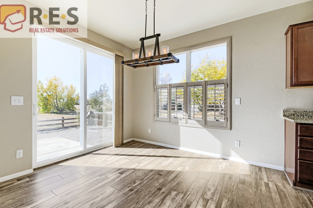 1626 Bellflower Dr - Photo 4 of 17
