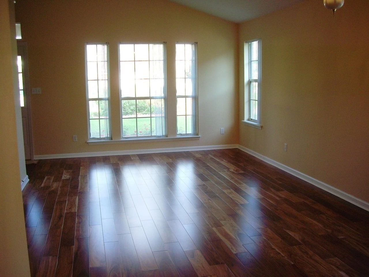 1043 Winter Ln - Photo 6 of 47