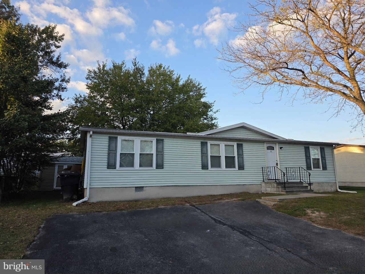 19 Gordon Dr - Photo 2 of 21
