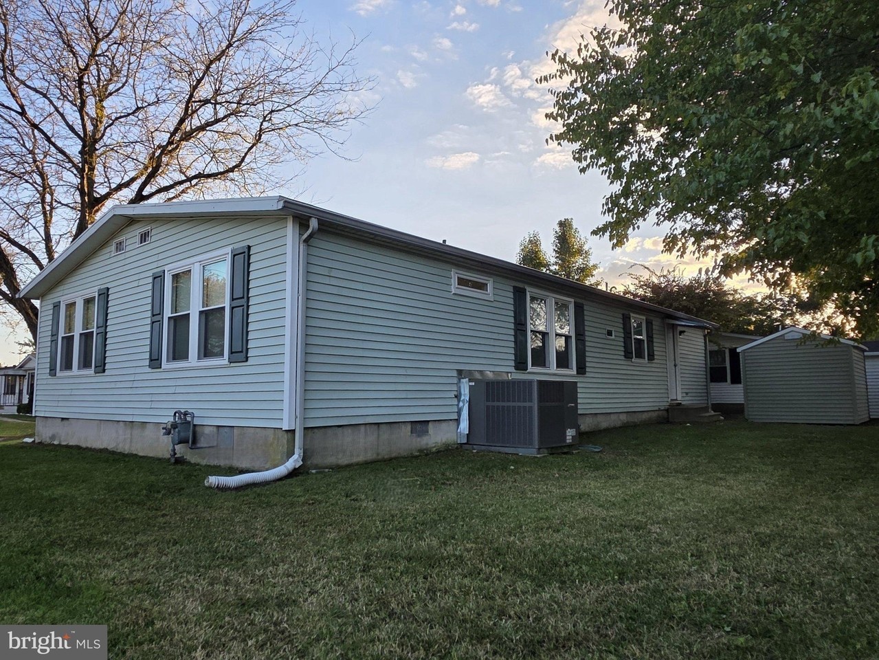19 Gordon Dr - Photo 3 of 21