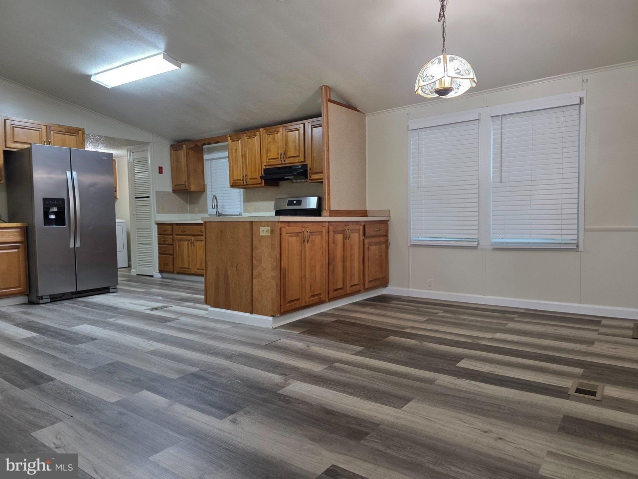 19 Gordon Dr - Photo 5 of 21