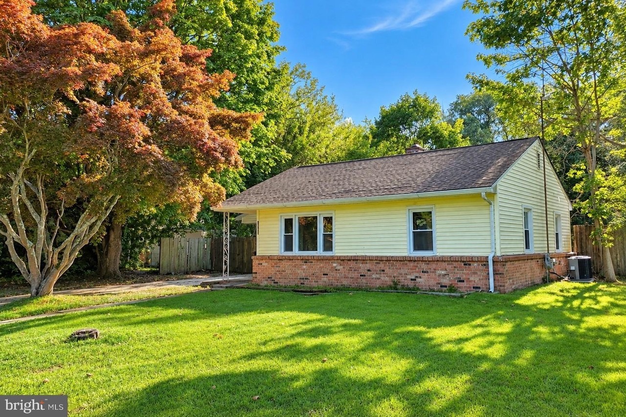 1030 Janes Rd - Photo 4 of 31