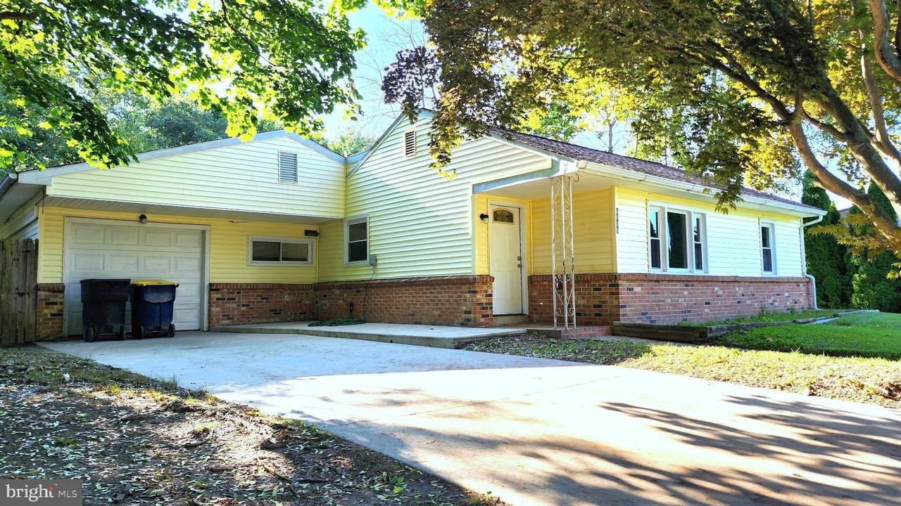 1030 Janes Rd - Photo 5 of 31
