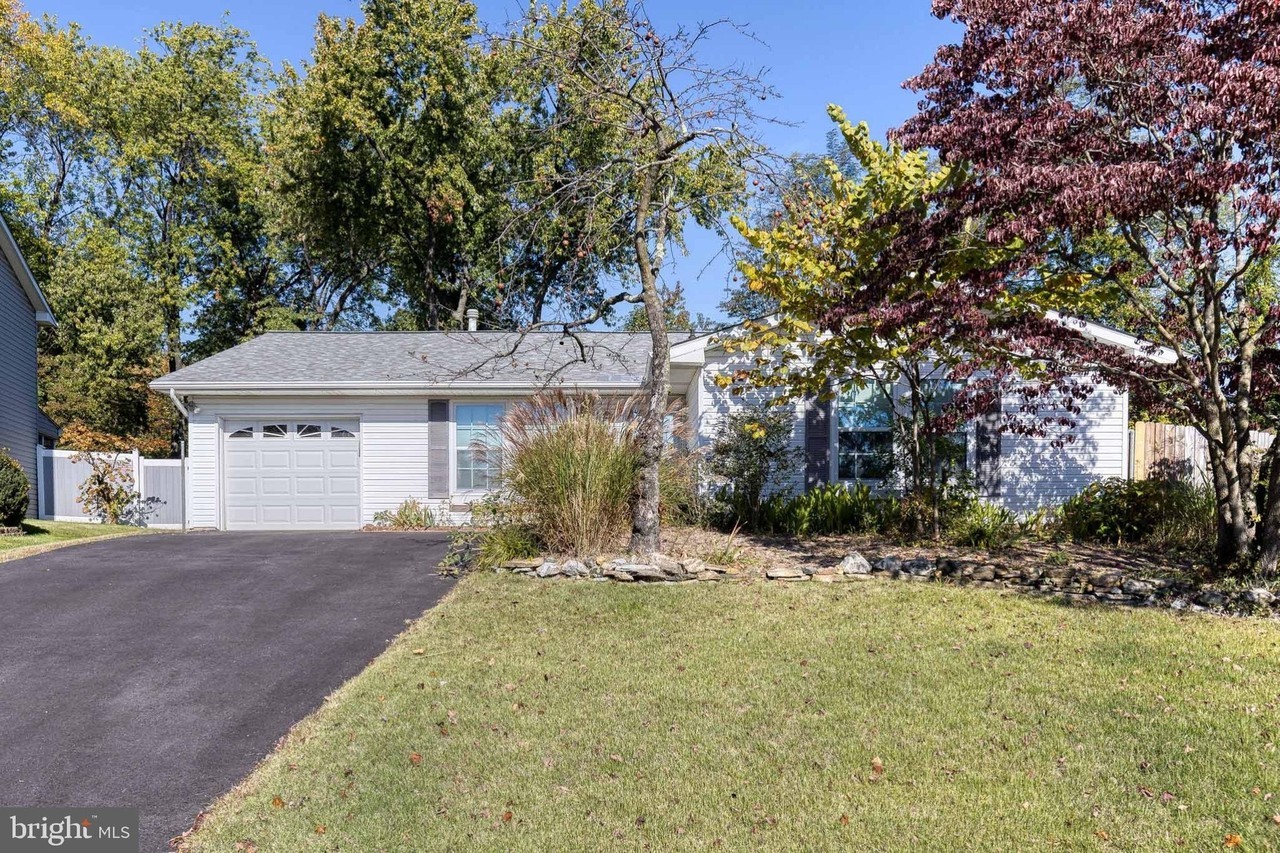 1920 Cuire Dr - Photo 2 of 19