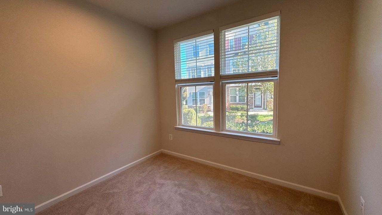 1448 Strahorn Rd - Photo 4 of 29