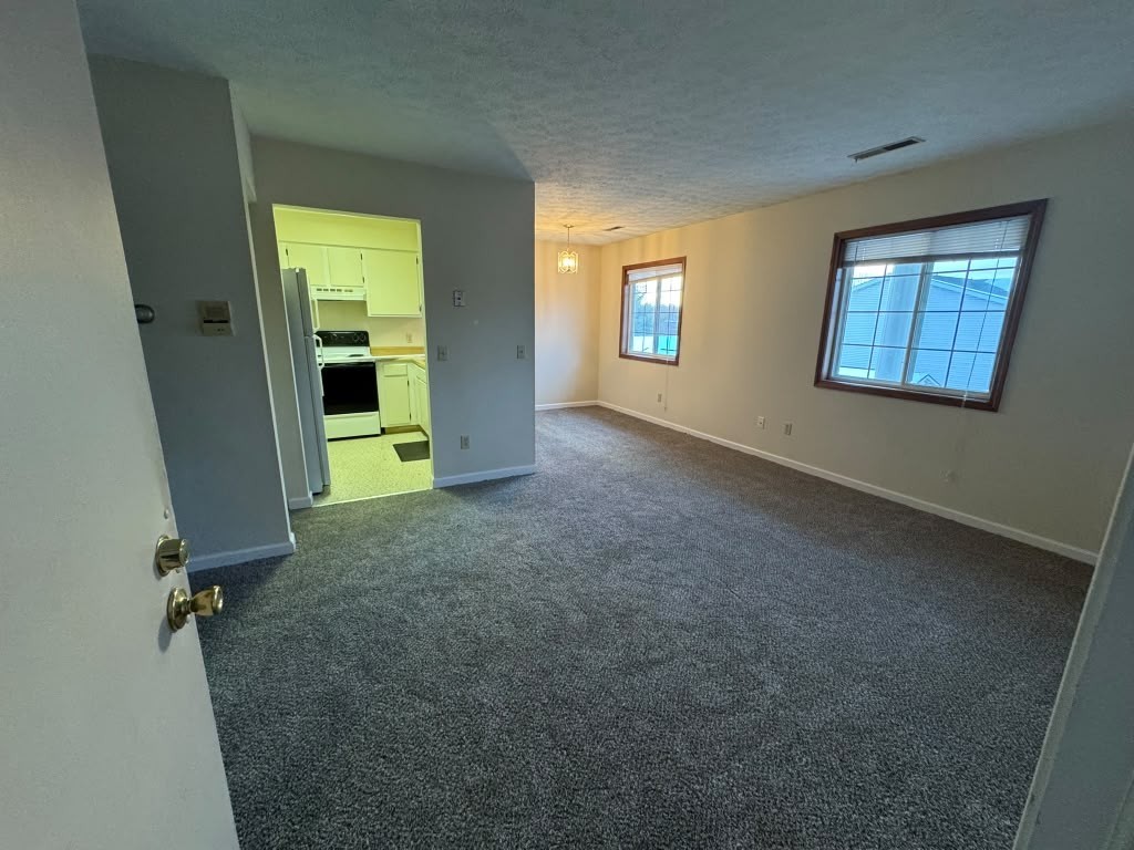 1695 Beechwood Ave Ne #1695E - Photo 3 of 9