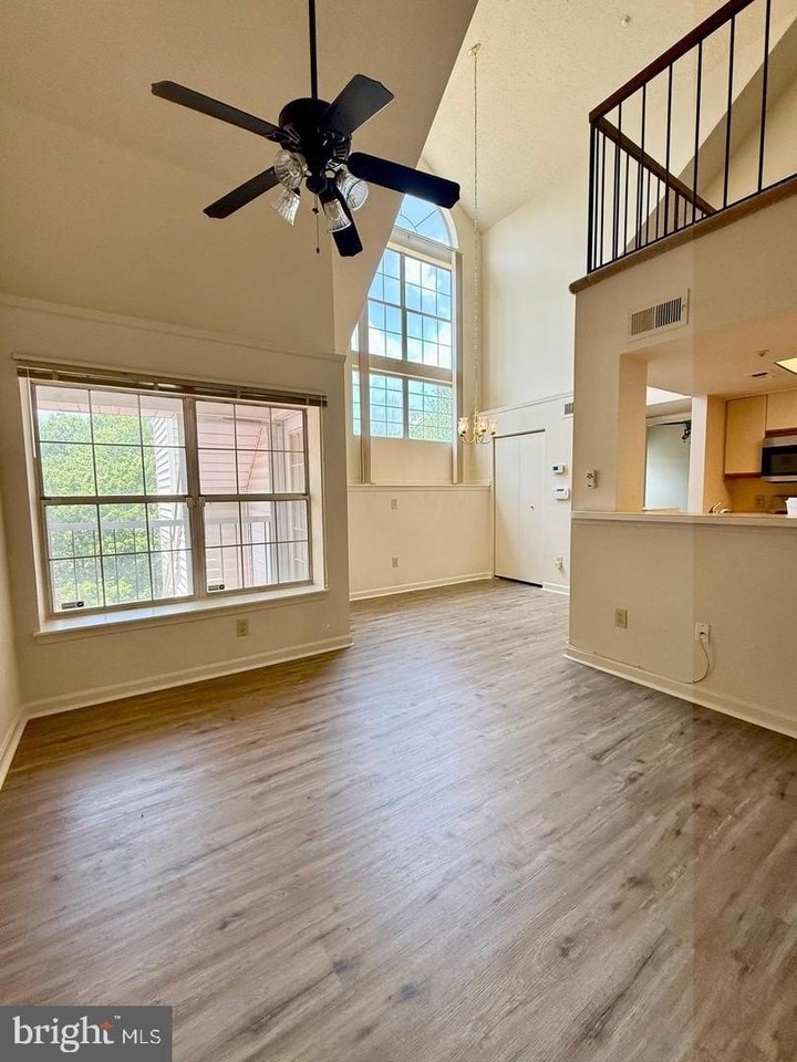 10318 Westridge Dr #1-302 - Photo 4 of 17