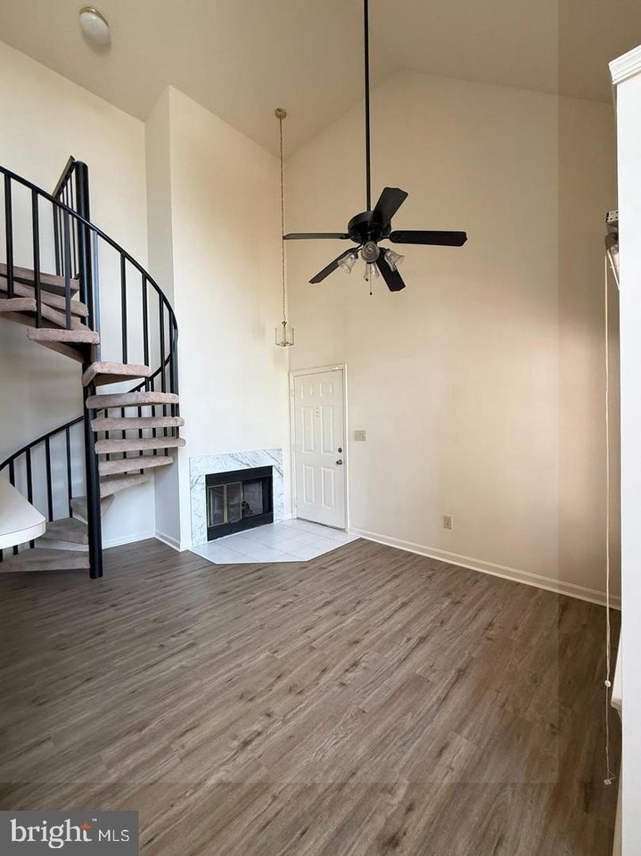 10318 Westridge Dr #1-302 - Photo 5 of 17