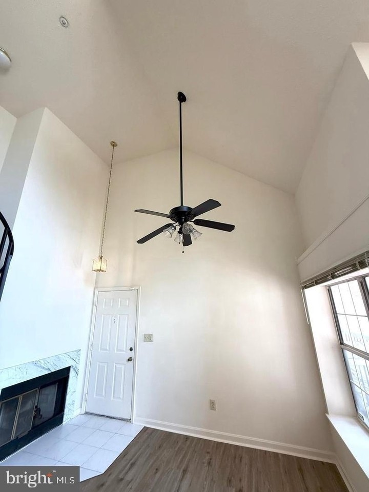 10318 Westridge Dr #1-302 - Photo 6 of 17