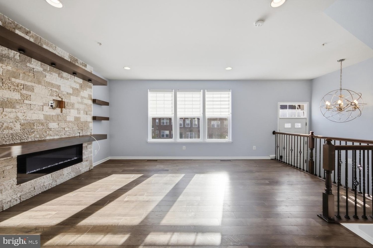 6906 Stoddert Ln - Photo 5 of 36