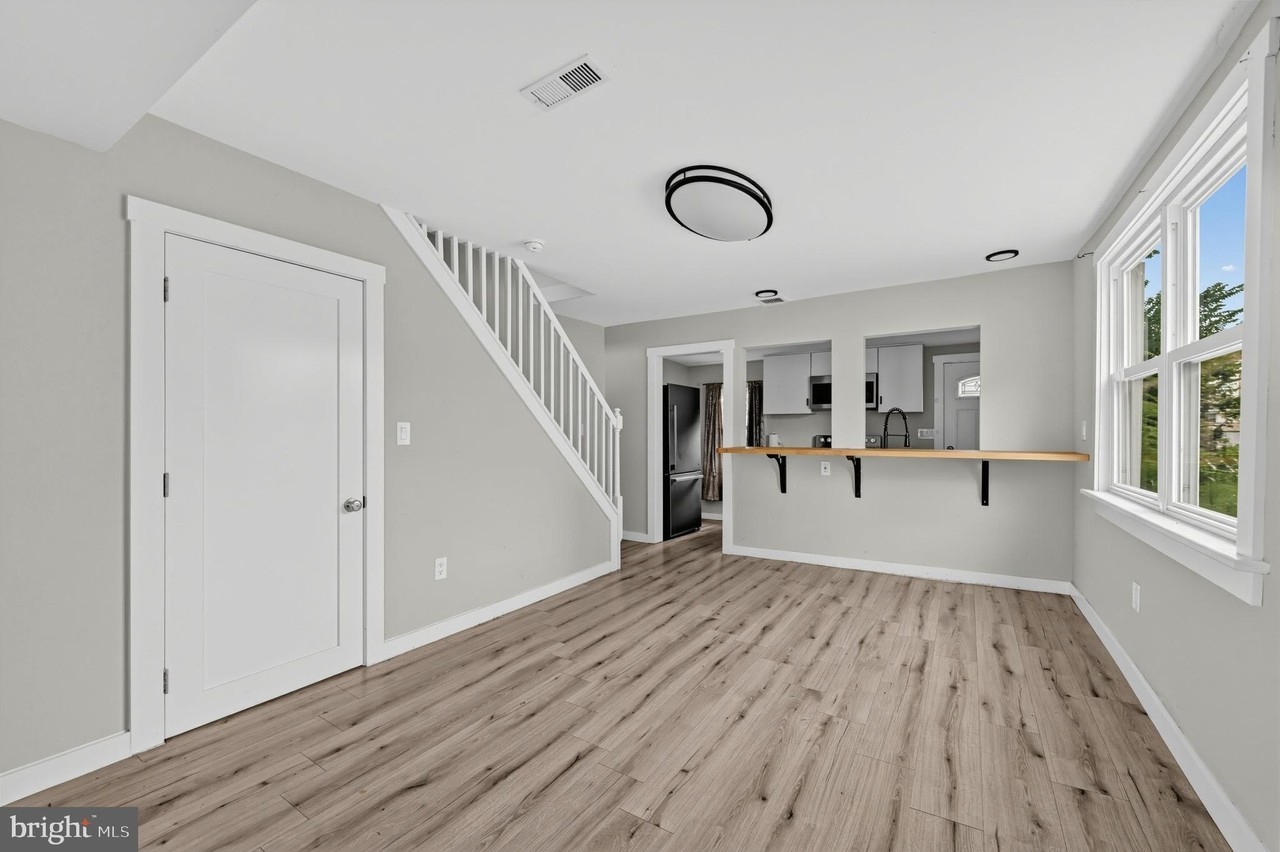 833 W 2nd St - Photo 6 of 21