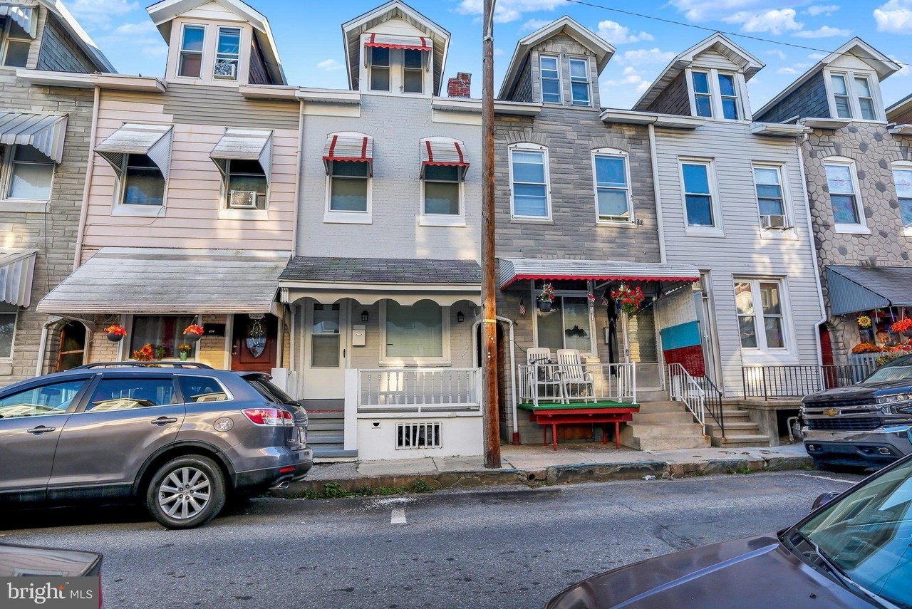 745 Locust St - Photo 2 of 29