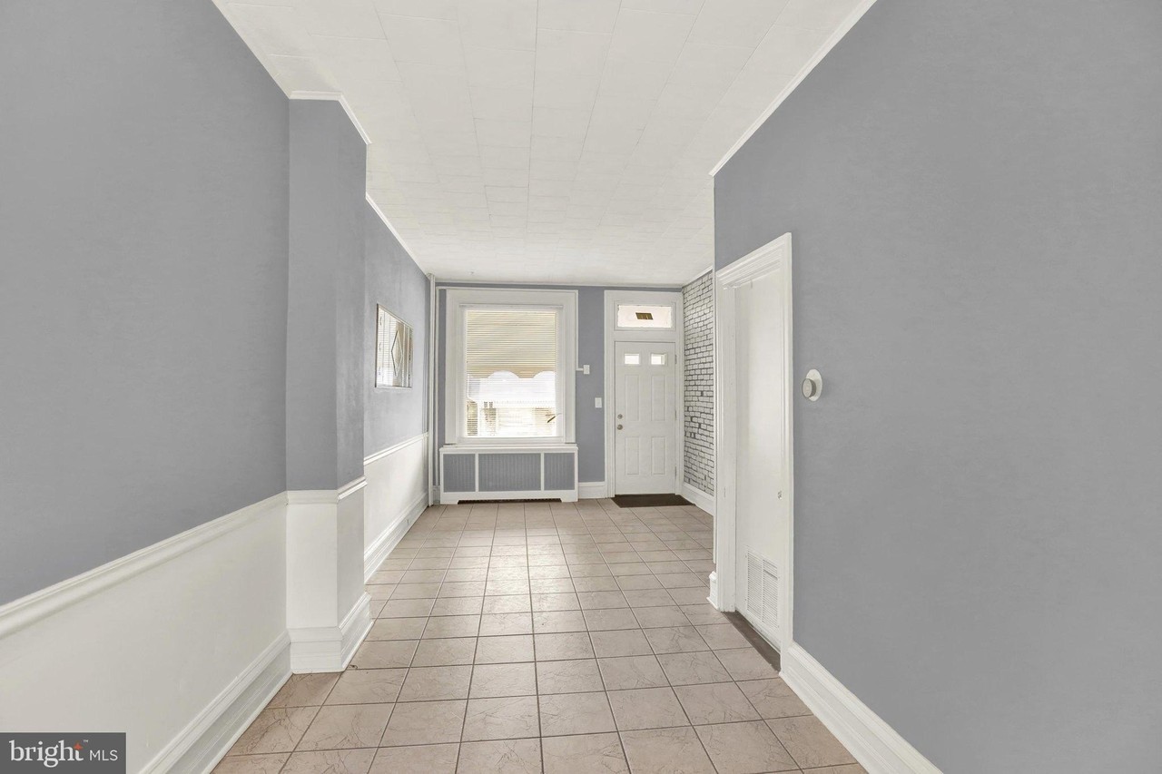 745 Locust St - Photo 6 of 29
