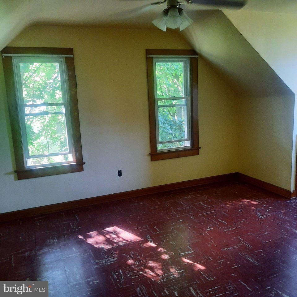 416 Poplar Rd - Photo 3 of 7
