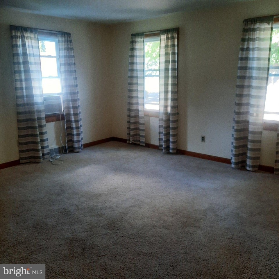 416 Poplar Rd - Photo 4 of 7