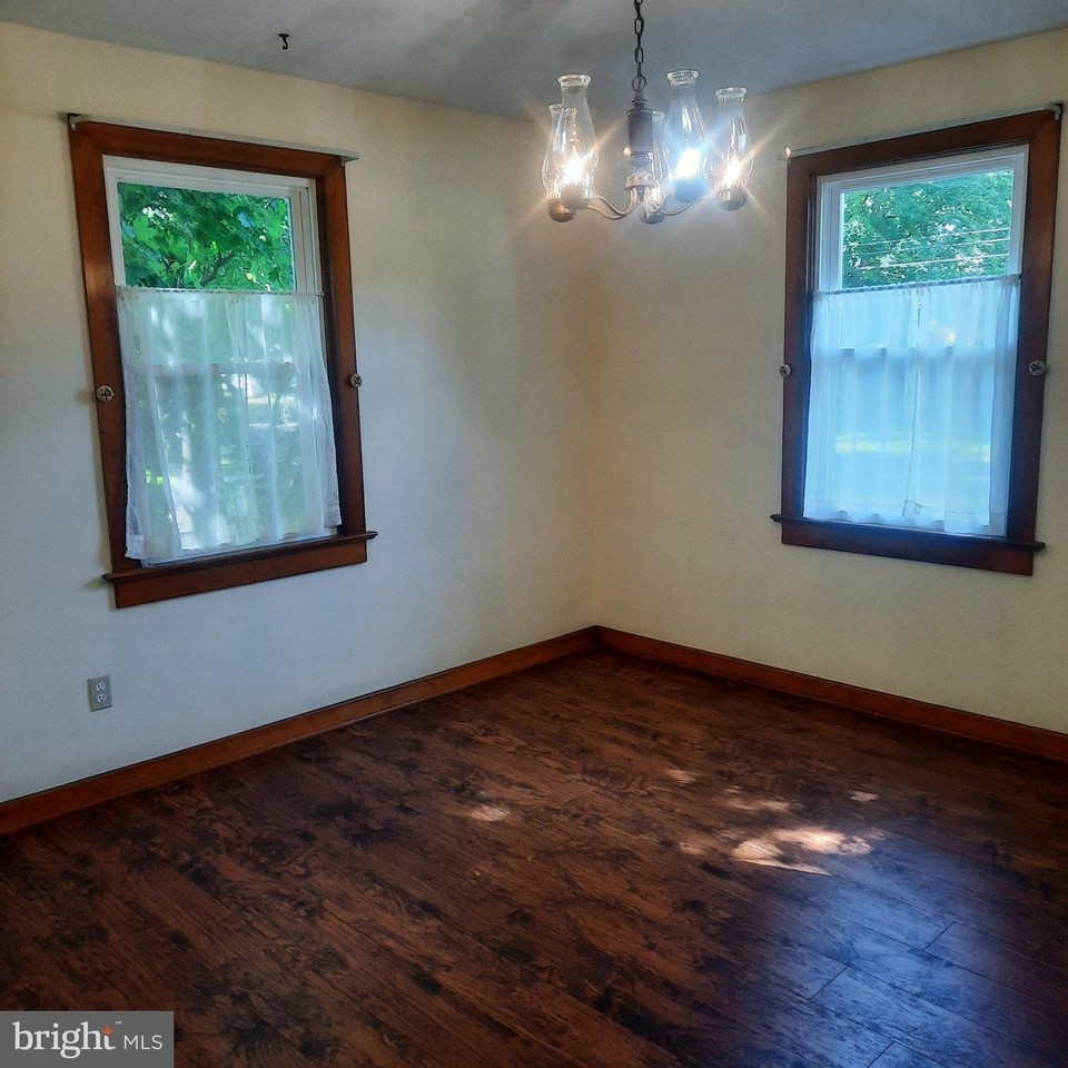 416 Poplar Rd - Photo 5 of 7