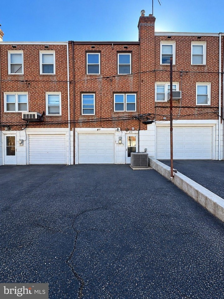973 Fairfax Rd - Photo 2 of 24