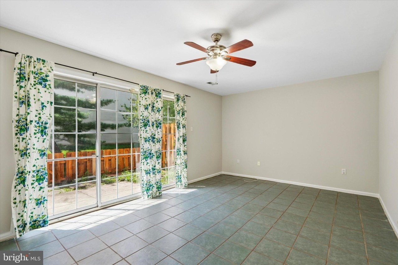 3408 Carriage Ct - Photo 3 of 25