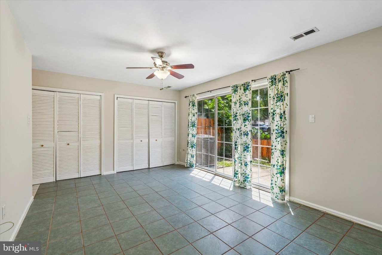 3408 Carriage Ct - Photo 4 of 25
