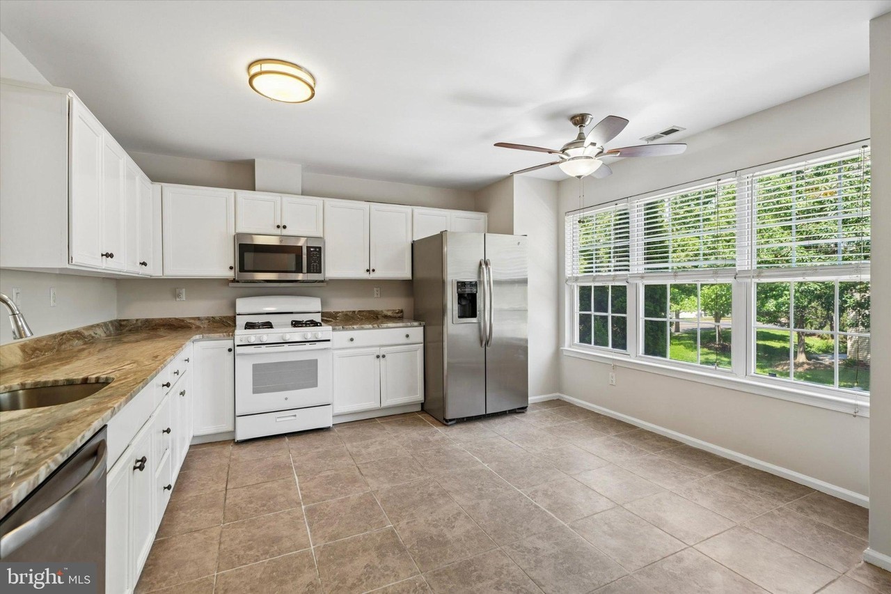 3408 Carriage Ct - Photo 6 of 25