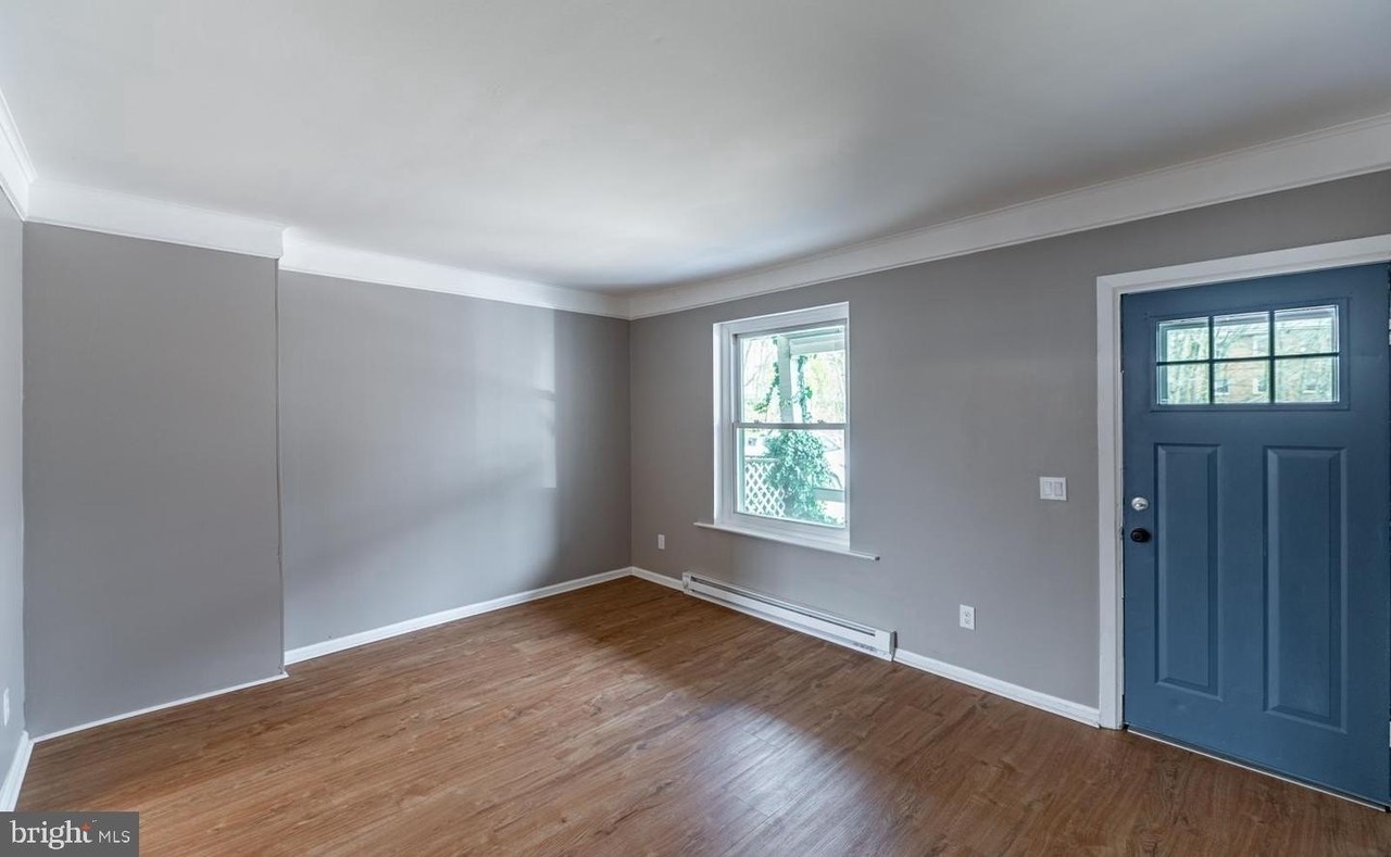 220 Railroad Ave - Photo 6 of 45