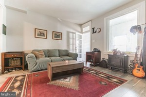 featured image of 2756 E Pacific St