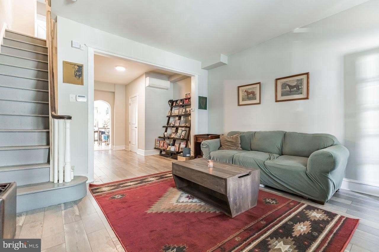 2756 E Pacific St - Photo 5 of 48