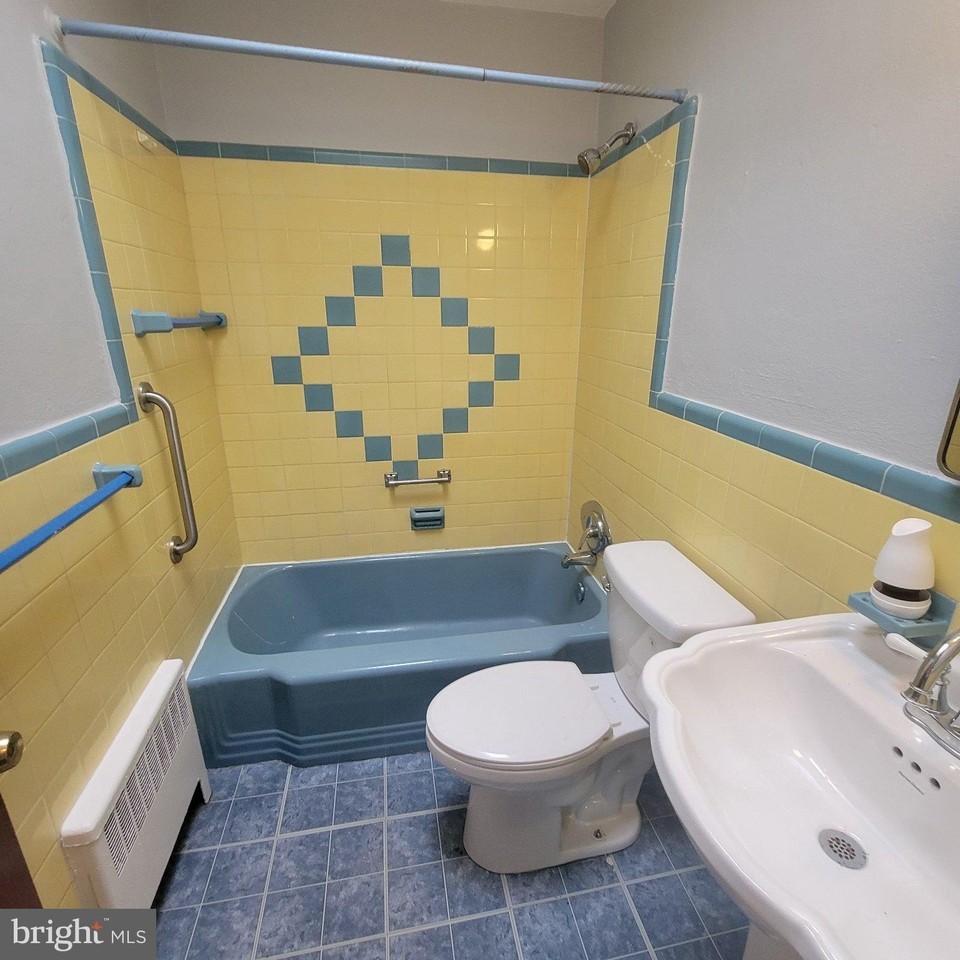 6153 Old York Rd - Photo 7 of 9