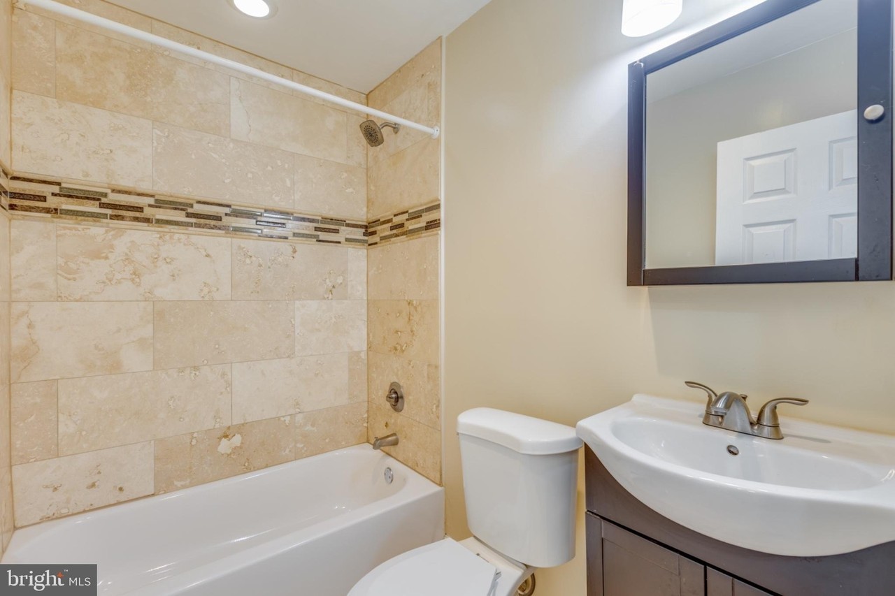 662 N 33rd St #3 - Photo 4 of 13