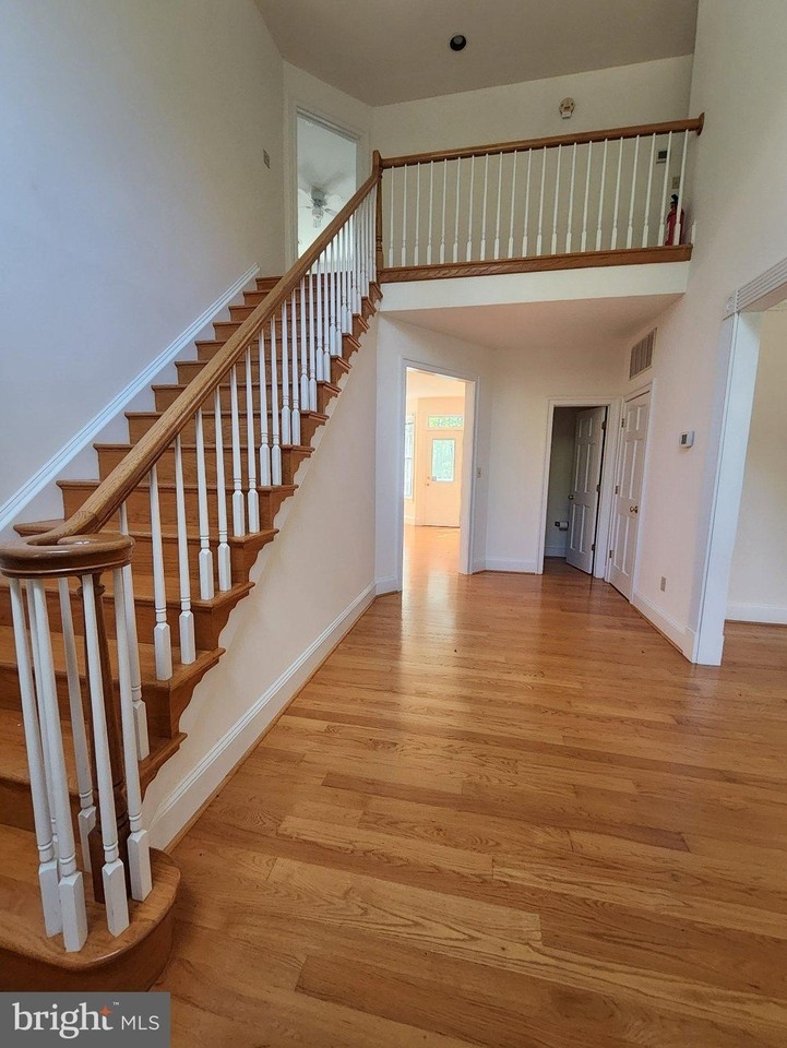 10504 Warland Rd - Photo 2 of 39